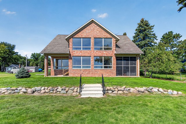 Lake-facing elevation