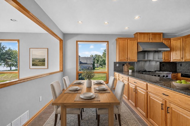 Dining room (virtually staged)